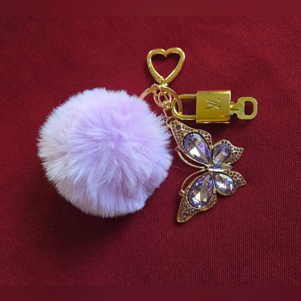 Louis Vuitton Lock And Key #322 With Lavender Bagcharm - Picture 2 of 9